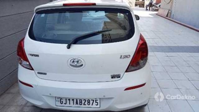 https://stimg2.cardekho.com/images/usedcarimages/large/2-2023/3629394/IMG202302271317561.jpg?imwidth=6400