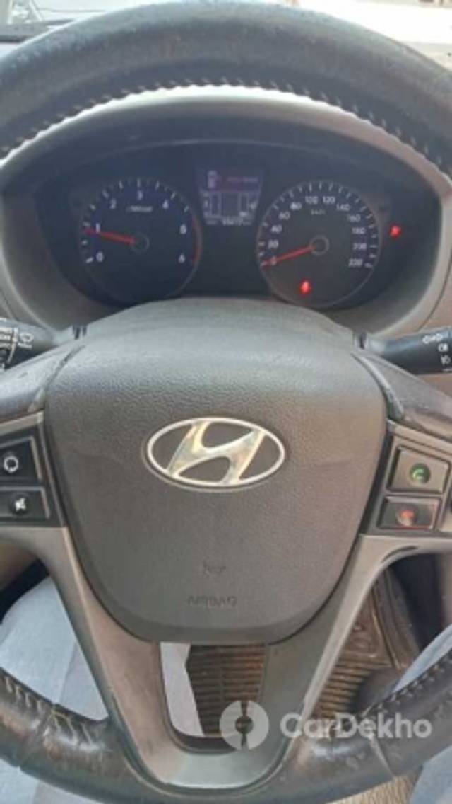 https://stimg2.cardekho.com/images/usedcarimages/large/2-2023/3629394/IMG202302271319082.jpg?imwidth=6402