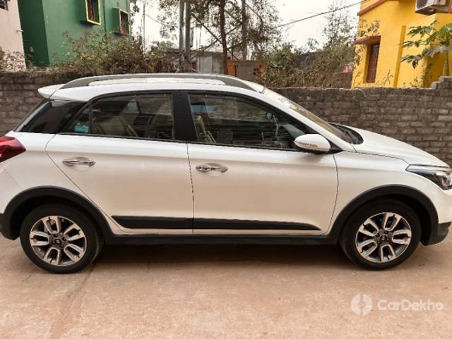 https://stimg2.cardekho.com/images/usedcarimages/large/2-2023/3630363/17D9CBF0-1074-4D4B-99E1-1689349B2507.jpg?imwidth=6400