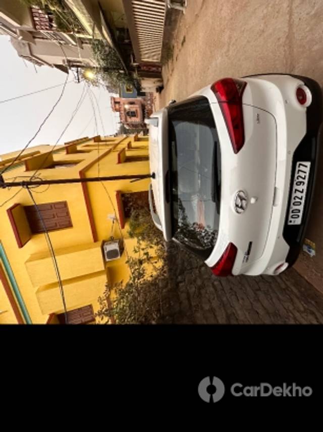 https://stimg2.cardekho.com/images/usedcarimages/large/2-2023/3630363/CEDCE284-1661-43CE-B304-0E2EB7B33198.jpg?imwidth=6402