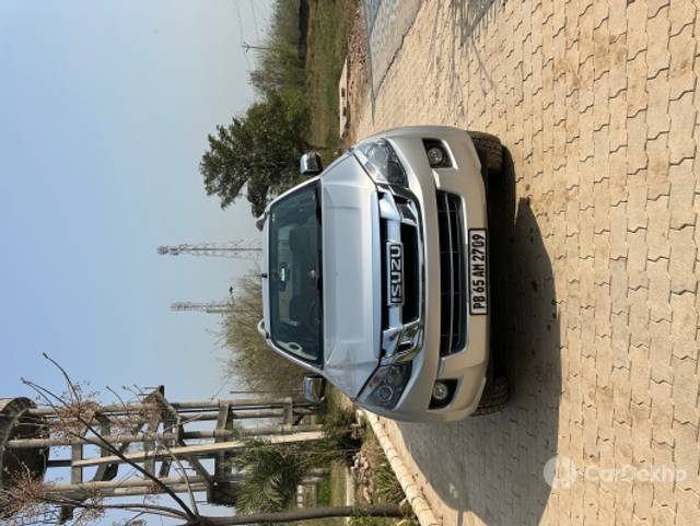 https://stimg2.cardekho.com/images/usedcarimages/large/2-2023/3630371/03B1449A-619B-431C-8C33-7FAF924F469A.jpg?imwidth=6402