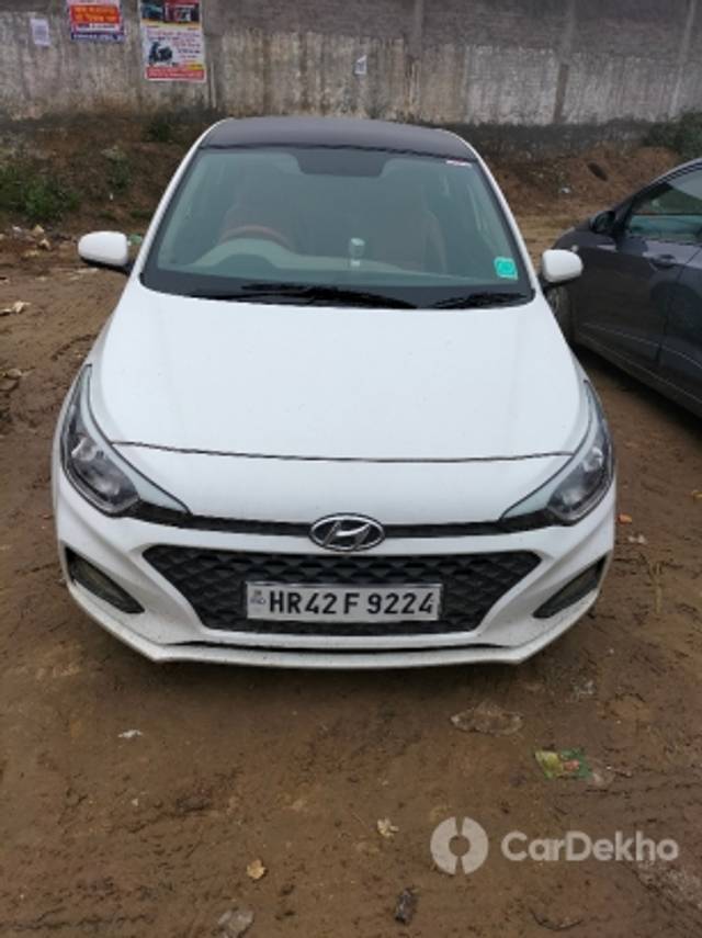 https://stimg2.cardekho.com/images/usedcarimages/large/2-2023/3630649/IMG20220120110916.jpg?imwidth=6400