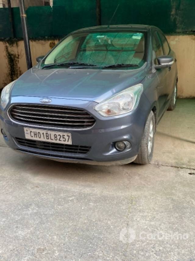 https://stimg2.cardekho.com/images/usedcarimages/large/2-2023/3630761/IMG_2236.jpg?imwidth=6401