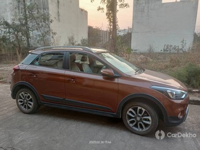https://stimg2.cardekho.com/images/usedcarimages/large/2-2023/3631060/IMG20230226174645.jpg?imwidth=6401