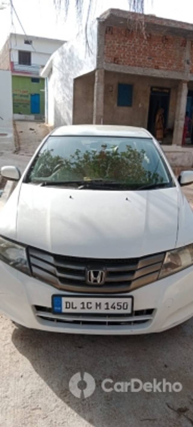 https://stimg2.cardekho.com/images/usedcarimages/large/2-2023/3631498/IMG-20230223-WA0002.jpg?imwidth=6400