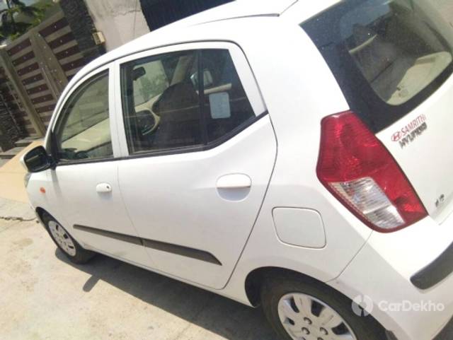 https://stimg2.cardekho.com/images/usedcarimages/large/2-2023/3631512/IMG-20230227-WA0032.jpg?imwidth=6402