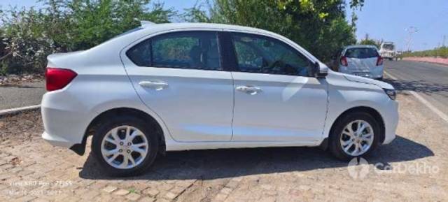 https://stimg2.cardekho.com/images/usedcarimages/large/2-2023/3631563/IMG_20230310_1427440.jpg?imwidth=6400