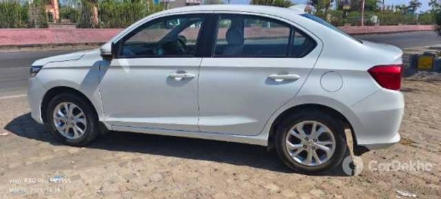 https://stimg2.cardekho.com/images/usedcarimages/large/2-2023/3631563/IMG_20230310_1428045.jpg?imwidth=6401