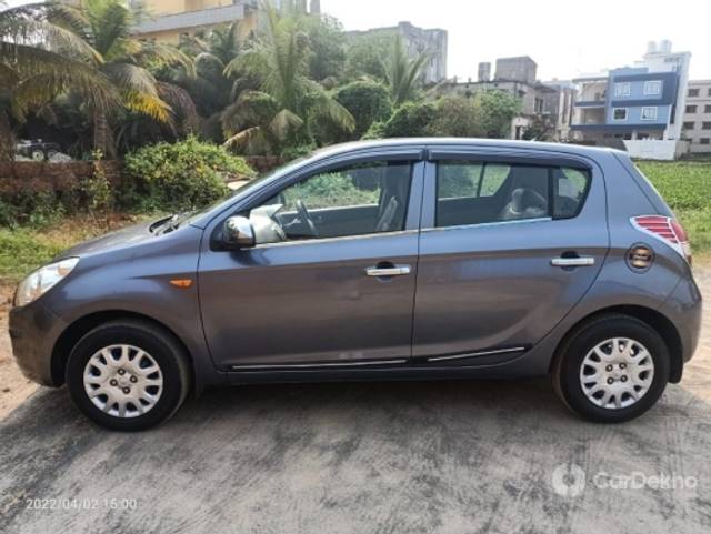 https://stimg2.cardekho.com/images/usedcarimages/large/2-2023/3631577/IMG-20230227-WA0012.jpg?imwidth=6401
