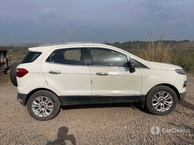https://stimg2.cardekho.com/images/usedcarimages/large/2-2023/3632125/IMG_7214.jpg?imwidth=6401