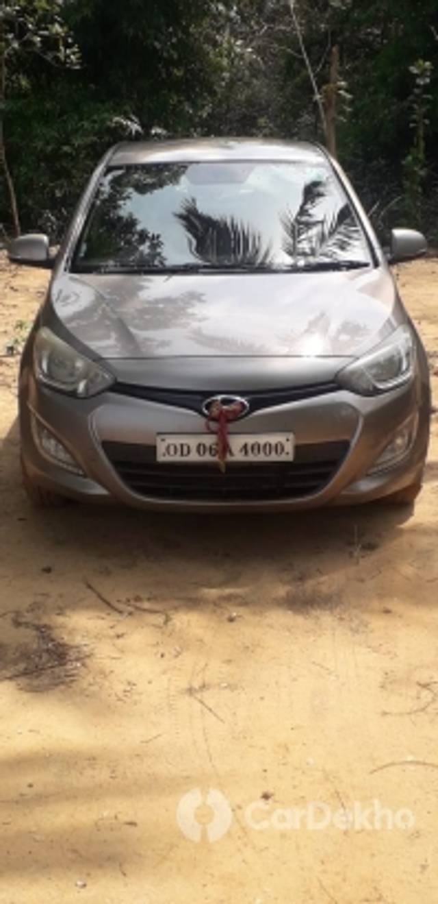 https://stimg2.cardekho.com/images/usedcarimages/large/2-2023/3632136/5.jpg?imwidth=6400