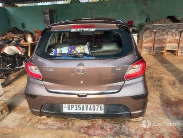 https://stimg2.cardekho.com/images/usedcarimages/large/2-2023/3633059/20230227_080830.jpg?imwidth=6402
