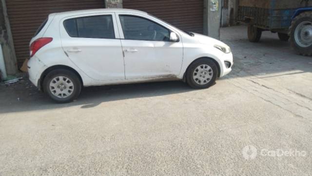 https://stimg2.cardekho.com/images/usedcarimages/large/2-2023/3633066/IMG_20230228_153330.jpg?imwidth=6400