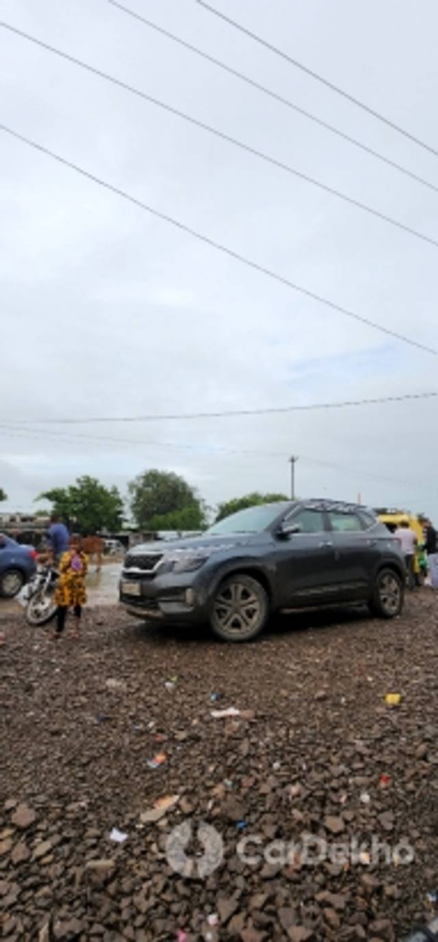 https://stimg2.cardekho.com/images/usedcarimages/large/2-2023/3633519/20220815_183812.jpg?imwidth=6400