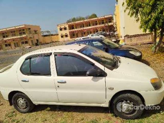 https://stimg2.cardekho.com/images/usedcarimages/large/2-2023/3633665/IMG202303011114201.jpg?imwidth=6401