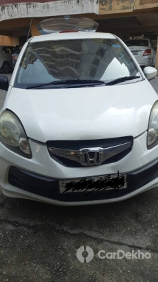 https://stimg2.cardekho.com/images/usedcarimages/large/3-2023/3634077/WhatsAppImage2023-03-01at09.21.35(1).jpg?imwidth=6401