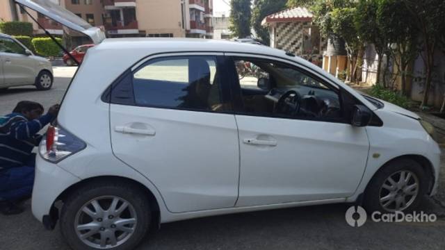https://stimg2.cardekho.com/images/usedcarimages/large/3-2023/3634077/WhatsAppImage2023-03-01at09.21.35.jpg?imwidth=6400