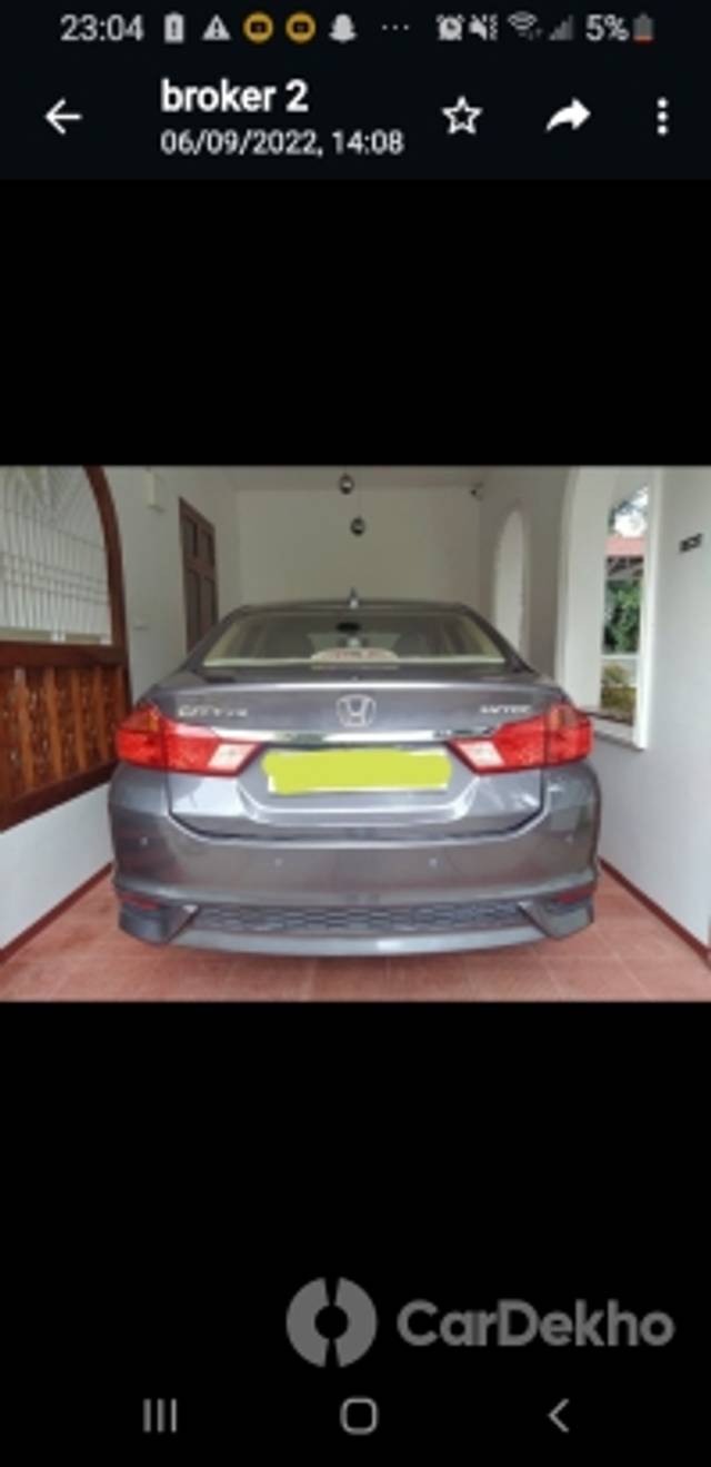 https://stimg2.cardekho.com/images/usedcarimages/large/3-2023/3634974/20230301_230505.jpg?imwidth=6400