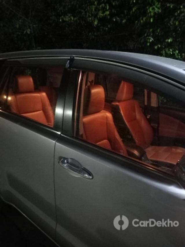 https://stimg2.cardekho.com/images/usedcarimages/large/3-2023/3635791/20230226_191103.jpg?imwidth=6402