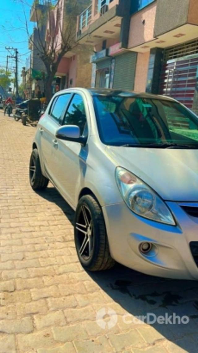 https://stimg2.cardekho.com/images/usedcarimages/large/3-2023/3636041/IMG-20230302-WA0003.jpg?imwidth=6401