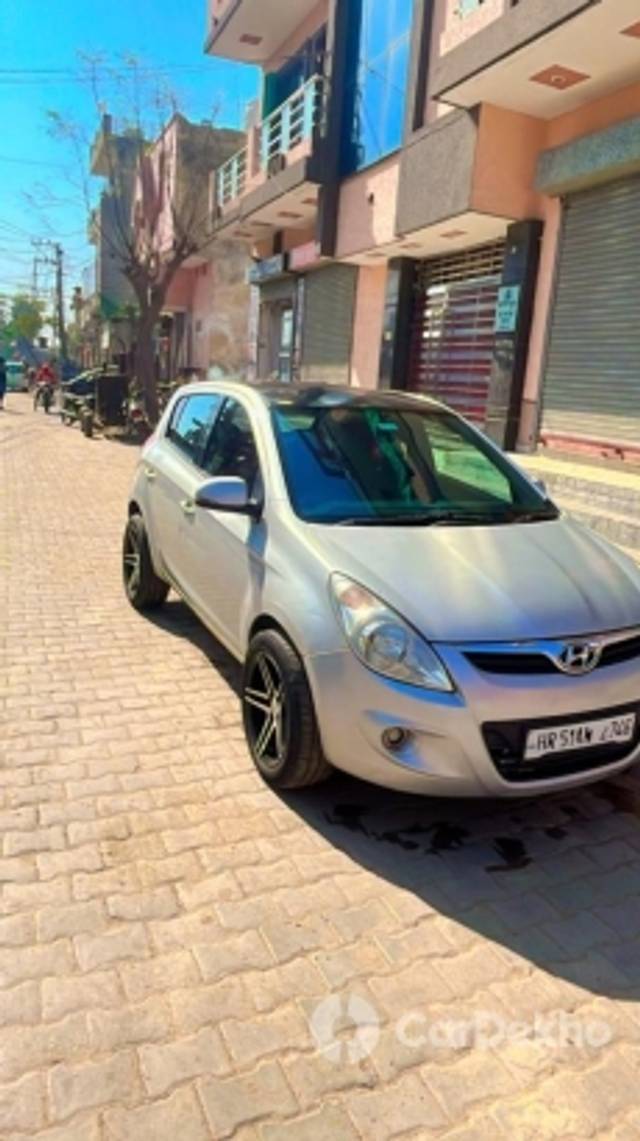 https://stimg2.cardekho.com/images/usedcarimages/large/3-2023/3636041/IMG-20230302-WA0005.jpg?imwidth=6402