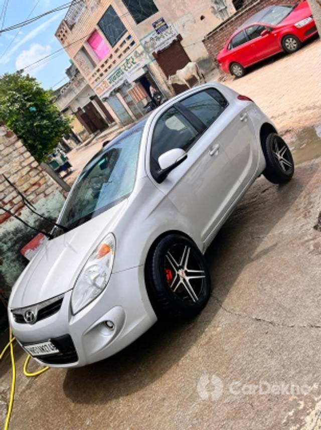 https://stimg2.cardekho.com/images/usedcarimages/large/3-2023/3636041/IMG-20230302-WA0007.jpg?imwidth=6400