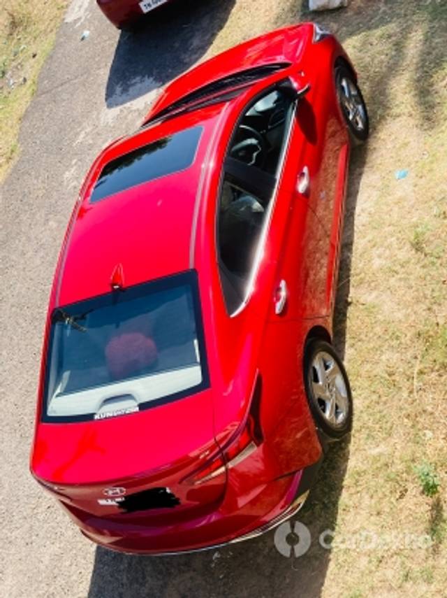https://stimg2.cardekho.com/images/usedcarimages/large/3-2023/3636277/14914713-3BF2-4ACE-B705-88A156B994EA.jpg?imwidth=6401