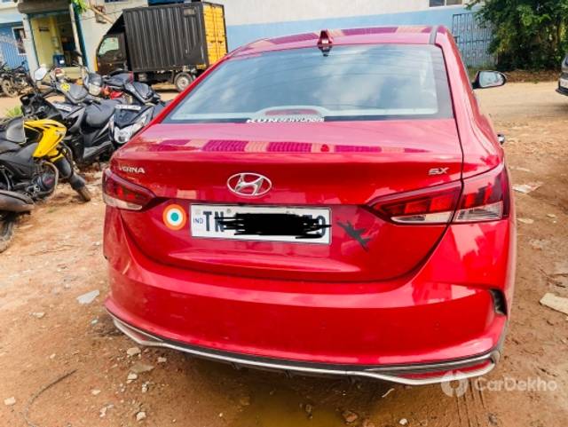 https://stimg2.cardekho.com/images/usedcarimages/large/3-2023/3636277/29925CF2-610C-4F69-8CCC-473EAC37118B.jpg?imwidth=6402