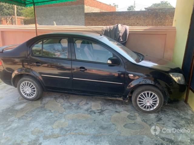 https://stimg2.cardekho.com/images/usedcarimages/large/3-2023/3636360/9E2E1651-7581-46F4-8A5E-F4BC60137D9A.jpg?imwidth=6400