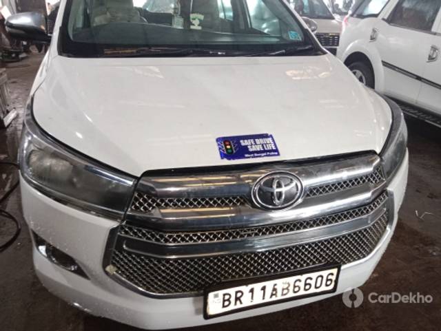 https://stimg2.cardekho.com/images/usedcarimages/large/3-2023/3636388/WhatsAppImage2023-03-03at11.14.38-Copy.jpg?imwidth=6401