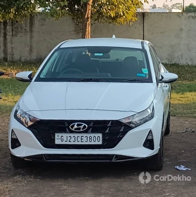 https://stimg2.cardekho.com/images/usedcarimages/large/3-2023/3636390/IMG_20230228_110722.jpg?imwidth=6402