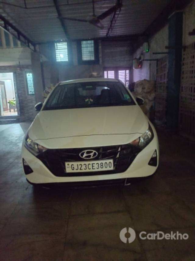 https://stimg2.cardekho.com/images/usedcarimages/large/3-2023/3636390/IMG_20230301_205214.jpg?imwidth=6400