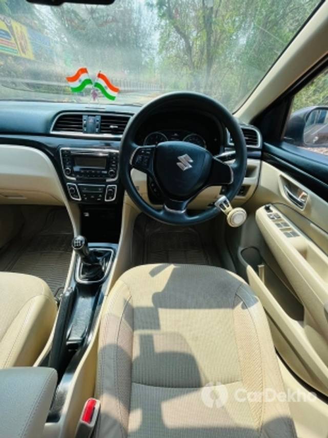 https://stimg2.cardekho.com/images/usedcarimages/large/3-2023/3636983/WhatsAppImage2023-03-02at18.42.45.jpg?imwidth=6400