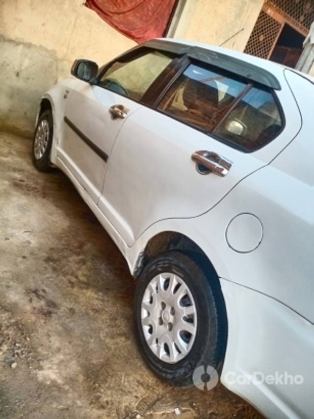 https://stimg2.cardekho.com/images/usedcarimages/large/3-2023/3637118/IMG_20230210_164817.jpg?imwidth=6400