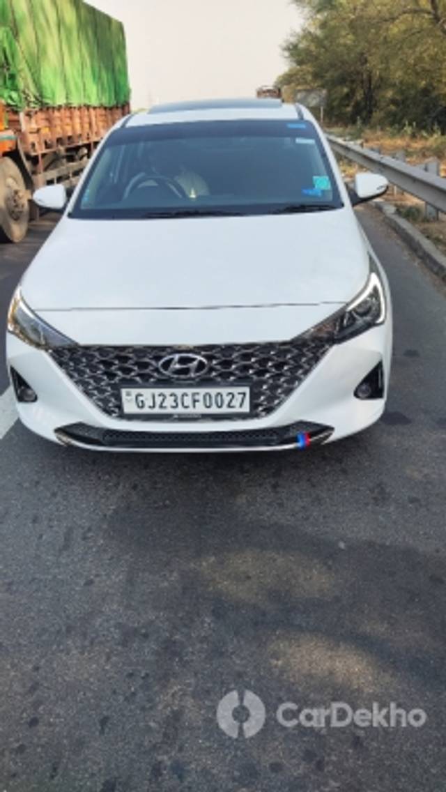 https://stimg2.cardekho.com/images/usedcarimages/large/3-2023/3637175/IMG_20230227_160718.jpg?imwidth=6402