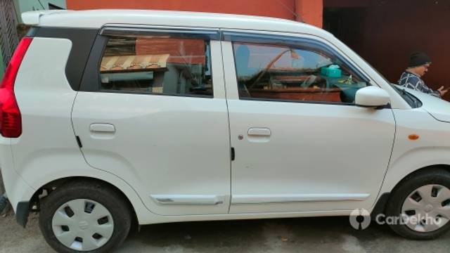 https://stimg2.cardekho.com/images/usedcarimages/large/3-2023/3637252/IMG20230204100136.jpg?imwidth=6401