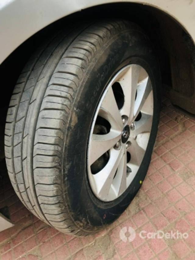 https://stimg2.cardekho.com/images/usedcarimages/large/3-2023/3637313/IMG-20230302-WA0039.jpg?imwidth=6402