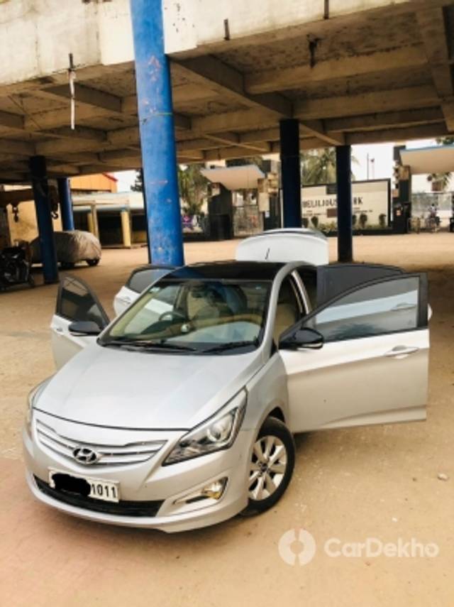 https://stimg2.cardekho.com/images/usedcarimages/large/3-2023/3637313/Picsart_23-03-02_02-33-05-549.jpg?imwidth=6400