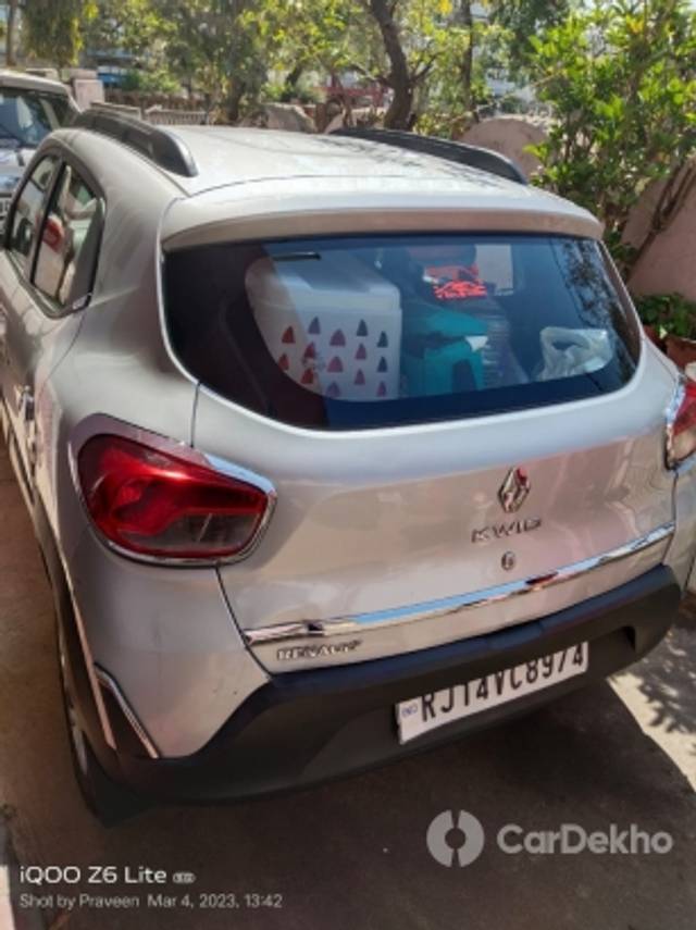https://stimg2.cardekho.com/images/usedcarimages/large/3-2023/3637443/242E3CF0-32D1-40B8-AEE1-4A3E73A8F977.jpg?imwidth=6402