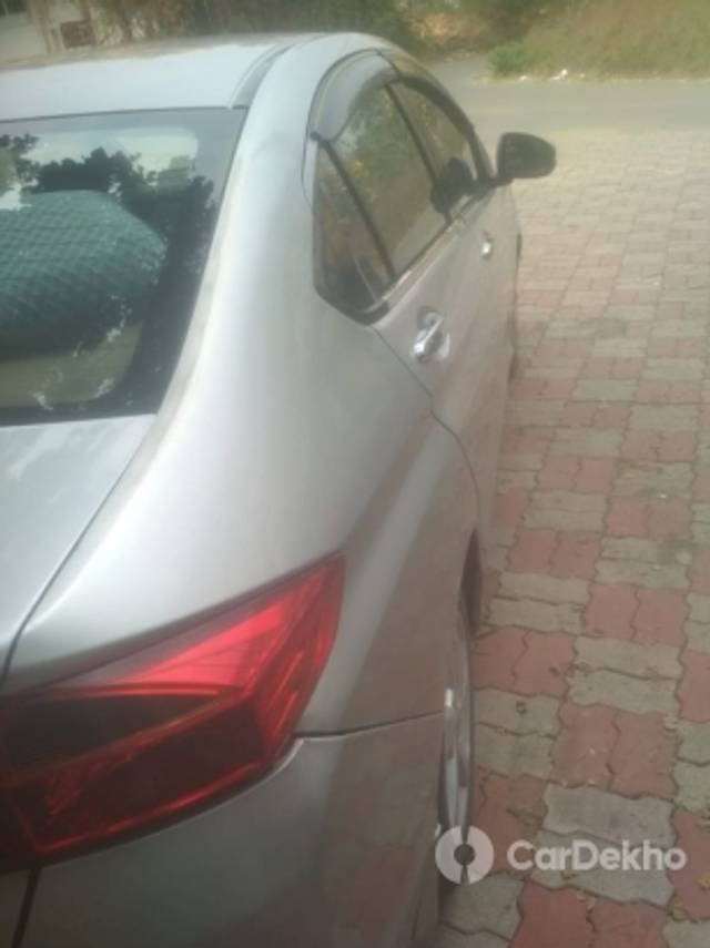 https://stimg2.cardekho.com/images/usedcarimages/large/3-2023/3637452/WhatsAppImage2023-03-04at14.25.52.jpg?imwidth=6401
