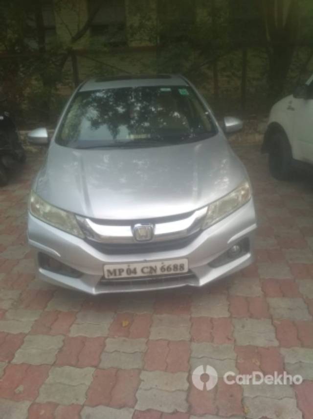 https://stimg2.cardekho.com/images/usedcarimages/large/3-2023/3637452/WhatsAppImage2023-03-04at14.25.53.jpg?imwidth=6402
