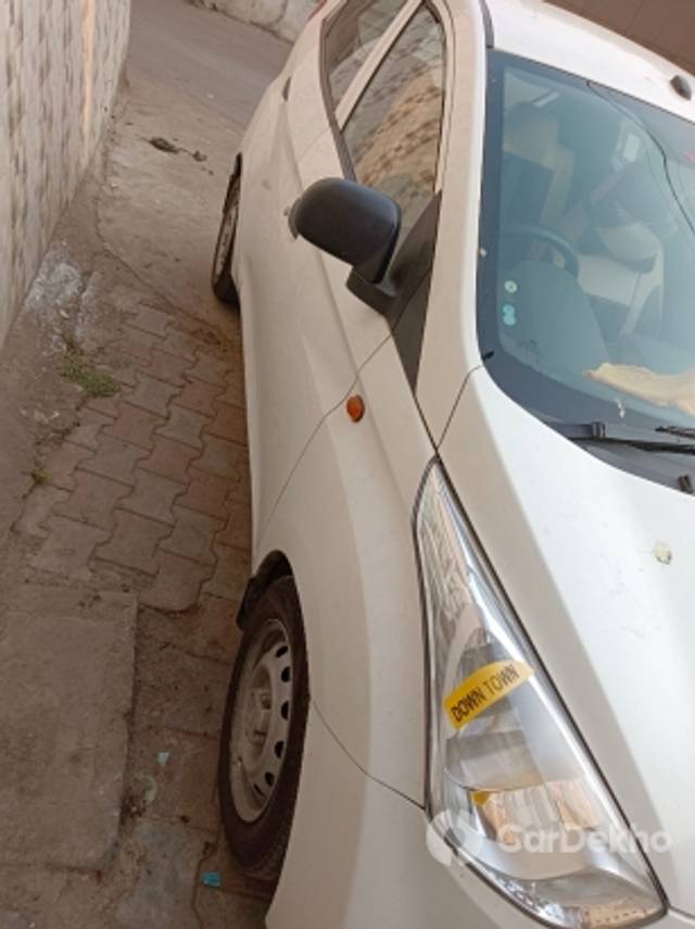 https://stimg2.cardekho.com/images/usedcarimages/large/3-2023/3637520/IMG_20230304_172206.jpg?imwidth=6401