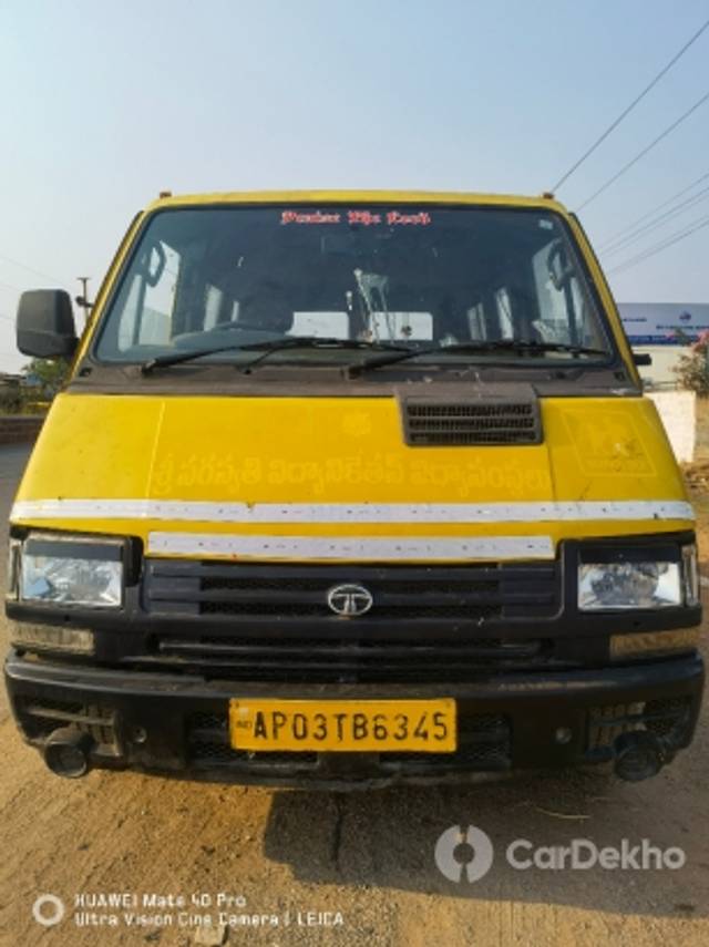 https://stimg2.cardekho.com/images/usedcarimages/large/3-2023/3637521/IMG_20230304_163602.jpg?imwidth=6400