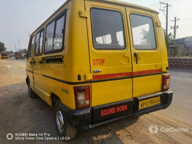 https://stimg2.cardekho.com/images/usedcarimages/large/3-2023/3637521/IMG_20230304_163631.jpg?imwidth=6401