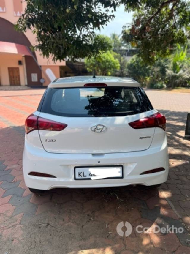 https://stimg2.cardekho.com/images/usedcarimages/large/3-2023/3638538/IMG-20230302-WA0052.jpg?imwidth=6402