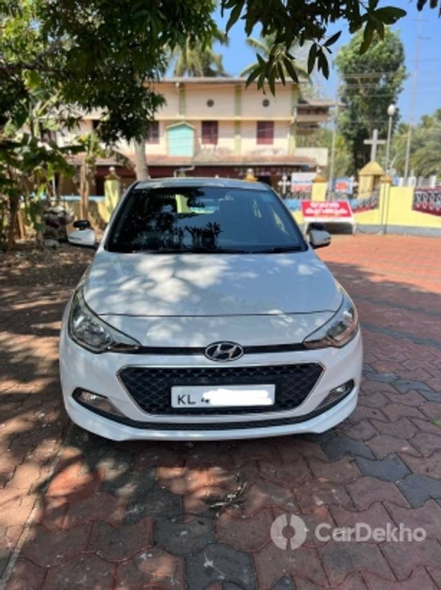https://stimg2.cardekho.com/images/usedcarimages/large/3-2023/3638538/IMG-20230302-WA0056.jpg?imwidth=6401