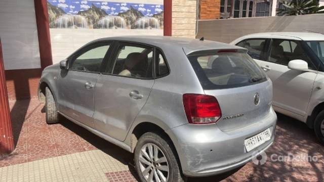 https://stimg2.cardekho.com/images/usedcarimages/large/3-2023/3638554/080EE851-F7EF-4435-9FDF-83A04D1656BD.jpg?imwidth=6400