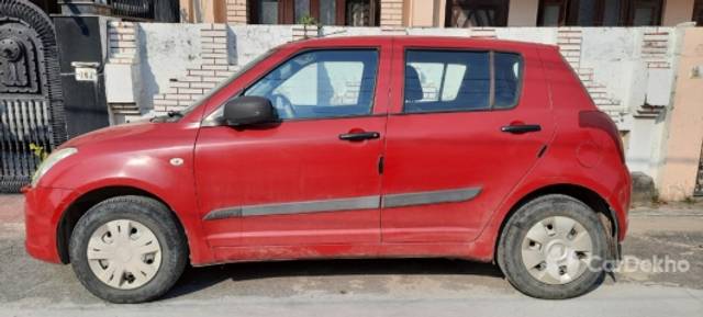 https://stimg2.cardekho.com/images/usedcarimages/large/3-2023/3639005/WhatsAppImage2023-03-05at1.45.38PM.jpg?imwidth=6401
