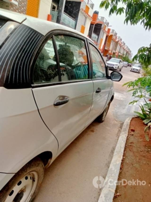 https://stimg2.cardekho.com/images/usedcarimages/large/3-2023/3639081/6B720F1A-7338-4972-92E7-7709DC44B0F7.jpg?imwidth=6401