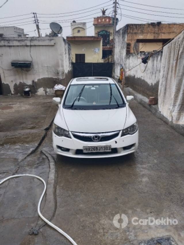 https://stimg2.cardekho.com/images/usedcarimages/large/3-2023/3639320/IMG_20230126_142943.jpg?imwidth=6402